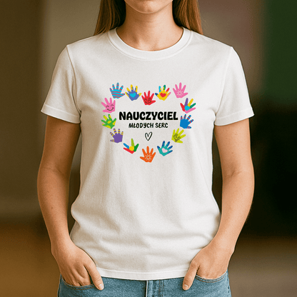 Nauczyciel młodych serc - koszulka z nadrukiem dla nauczycielki - Emmygift.pl